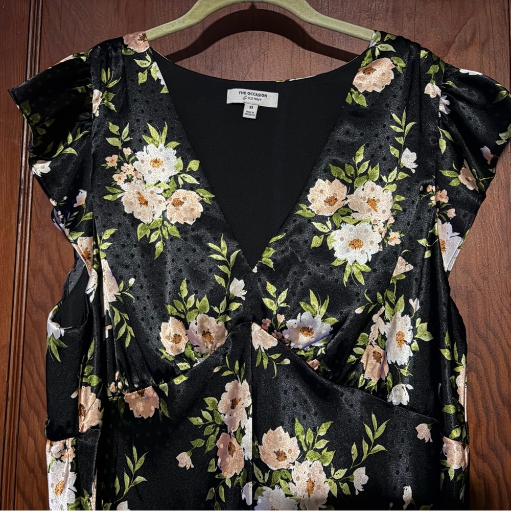 Old Navy Flutter Sleeve Floral Satin Maxi Dress - Picture 2 of 6